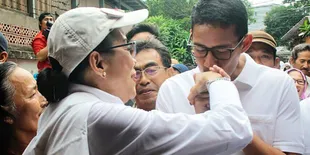 Romantis, Sandi Menangkan Hati Bunda dengan Cara Sederhana