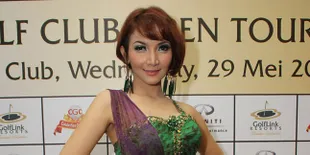 Roro Fitria: Uje, Ustadz Tak Tergantikan