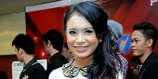 Rossa Deg-Degan Menunggu Fatin dan Shena Tampil