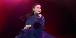 Rossa Wujudkan Mimpi di Konser 'The Journey of 21 Dazzling Years'
