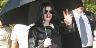 Rumah Dijual, Benarkah Arwah Michael Jackson Masih Gentayangan?