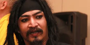 Rumah Istri Siri Limbad Jadi Tontonan Warga