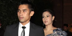 Rumah Mertua Dian Sastrowardoyo Ditabrak Wanita Misterius