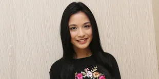 Saat Chelsea Olivia Pose Yoga Jungkir Balik, Bikin Salah Fokus