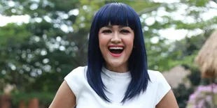 Saat Lebaran, Julia Perez Doyan Beri Hadiah Keponakan - ke Pantai