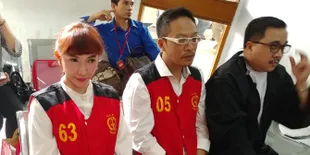 Saat Persidangan, Roro Fitria Ditemani Ibunya Untuk Pertama Kali