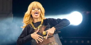 Sadar Dirinya Tenar, Rihanna Tak Ingin Telanjang Dada Sembarangan