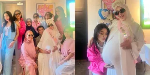 Sahabatan, 8 Potret Oline Mendeng Hadir di Baby Shower Syahrini - Aura Bumil Terpancar Sambil di Pangku Reino Barack