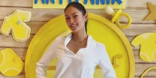 Sakit Saat Jelang Puasa, Kalina Ocktaranny Disuapi Oleh Sang Anak