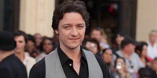 Salah Potong Rambut, Professor X Terpaksa Pakai Rambut Palsu