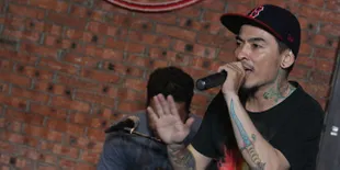 Salah Sasaran, Siraman Air Keras Beery Saint Loco Untuk SID?