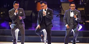 Salat Penonton dan Kru Lancar Selama Konser Kahitna