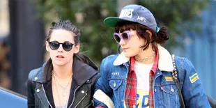 Saling Cium Tangan, Kristen Stewart &#38; SoKo Pamer Mesra di Jalan