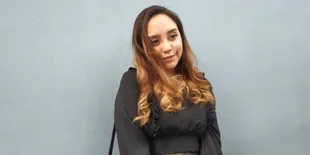 Salmafina Akui Dekat dengan Pria Berumur, Bule Seperti yang Diisukan?