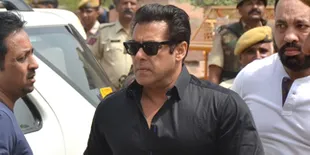 Salman Khan Marah Sampai Rebut Ponsel Saat Diajak Selfie Penggemar
