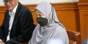Sambil Menangis, Natasha Rizky Sebut Desta Pria Baik dan Tak Pernah Mendua