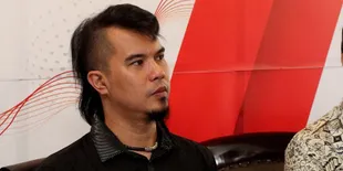 Sambut Tahun Baru, Dhani Manggung Bareng Keluarga Korban