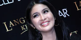 Sandra Dewi 'Wujudkan' Cita-Cita Jadi Dokter