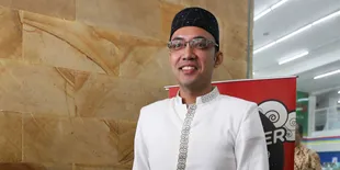 Sandy Tumiwa Kenalkan Agama Islam Kepada Anak