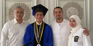 Sang Putra Wisuda, Annisa Trihapsari, Sultan Djorghi dan Adjie Pangestu Kompak Dampingi