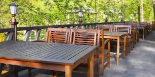 Santai Sejenak Bersama Keluarga di Kafe Ini