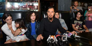 Santuni Korban Selamat, Ahmad Dhani Ajarkan Tradisi Berbagi