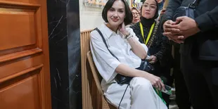 Sara Wijayanto Datang ke Sidang Perdana Cerai dari Demian Aditya, Irit Bicara