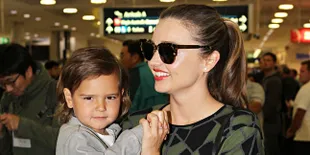 Sarapan Bareng Miranda Kerr & Orlando Bloom, Flynn Bahagia