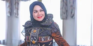 Sarita Abdul Mukti Posting Foto Saat Masih Muda, Nggak Kalah Cantik dari Anak-Anaknya