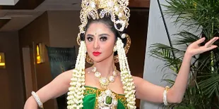 Screening 'PANTAI SELATAN', Depe Pakai Baju Ala Nyi Blorong