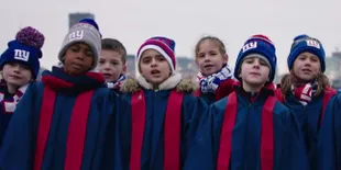 Seal Bawa Bayi-Bayi Lucu Bawakan 'Kiss From A Rose' Di Super Bowl