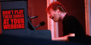 Sebaiknya Jangan Putar 8 Lagu Ini di Pernikahanmu!