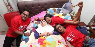 Sebelum Berangkat Ke Belanda, Pemain 'SI DOEL THE MOVIE' Sowan ke Rumah Mak Nyak