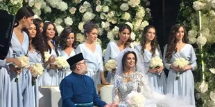 Sebelum Dipinang Sultan Malaysia, Oksana Voevodina Melenggang Dalam Balutan Swimsuit