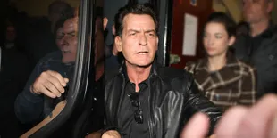 Sebelum Idap HIV, Charlie Sheen Tiduri Lebih Dari 5.000 Wanita?