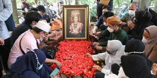 Sebelum Koma, Dorce Gamalama Sempat Ngeluh Suntuk dan Ingin Makan Ini