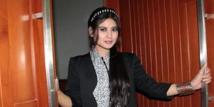 Sebelum Lompat Dari Lantai 8, Ternyata Novi Amelia Sempat Duduk Tembok Jendela