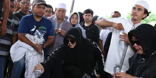 Sebelum Meninggal, Almarhum Ayah Rina Gunawan Sempat Makan Pizza