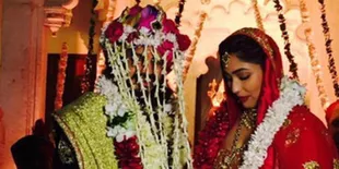 Sebelum Naik Gajah, Rajat Tokas Naik Perahu ke Lokasi Nikahannya