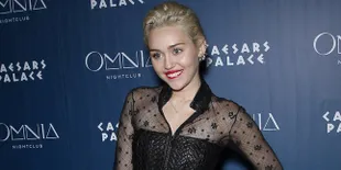 Sebelum Nge-Host di MTV VMAs, Miley Cyrus Pamer Selfie Bugil