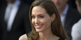 Sebelum Terkenal, Angelina Jolie Sempat Jadi Tukang Kubur!