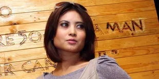 Sebuah Bisikan Minta Novi Amalia Keluar Rumah Sambil Buka Baju