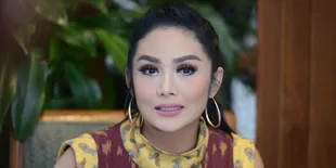 Sebut Krisdayanti Tertekan Saat Berkonflik dengan Aurel - Azriel, Paranormal: Dia Nurut Suami Daripada Berantem