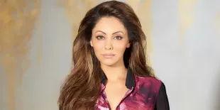 Secantik Model Profesional, Gauri Khan Pose Memukau di Dubai