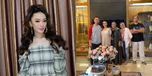 Sederet Momen Manis Zaskia Gotik Bareng Keluarga Sirajuddin di Balikpapan, Dapat Sambutan Super Hangat