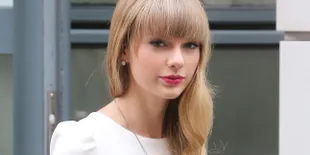 Sederhananya Taylor Swift Pakai Baju Handmade