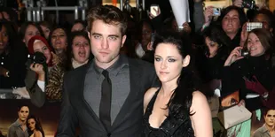 Sedih, Kristen Stewart Tulis Puisi Untuk Robert Pattinson?