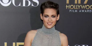 Seksi Bikin Ngiler, Kristen Stewart Pakai Baju Lubang-Lubang