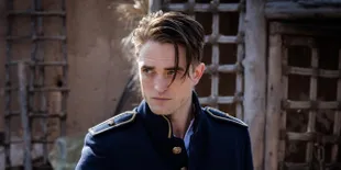 Selain 'WAITING FOR THE BARBARIANS'. Mola TV Juga Hadirkan Berbagai Film dan Serial Berkualitas Lain