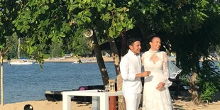 Selamat! Dimas Anggara dan Nadine Chandrawinata Resmi Menikah